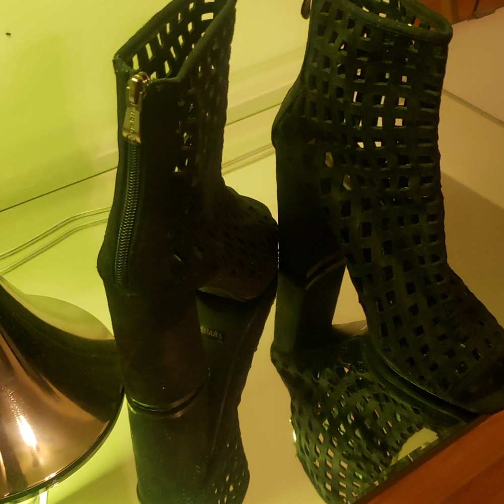 Shoes - Picture 3 of 3